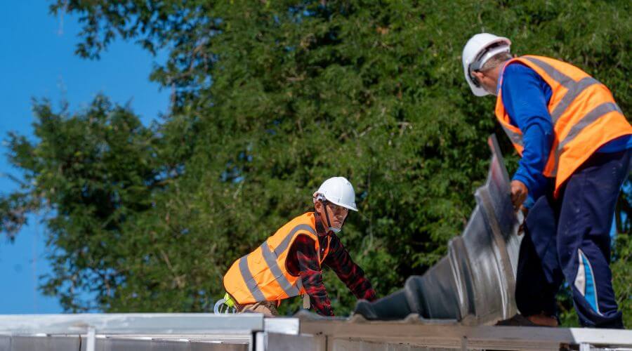 Professional residential roofers in Howell, MI